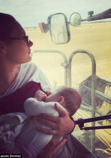 3468ACEA00000578-3600321-Where_are_you_breastfeeding_today_A_new_viral_hashtag_shows_wome-a-92_1463727766865